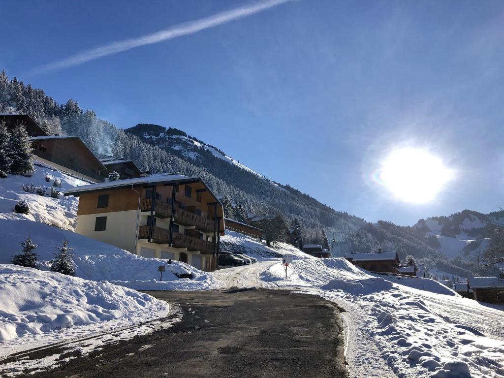 Appartement de 2 chambres a Chatel a 250 m des pistes avec terrasse amenagee et wifi 84 Chemin de Barbossine, 74390 Châtel