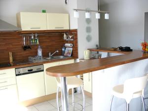 Appartement de 2 chambres a Frejus a 800 m de la plage avec piscine partagee terrasse amenagee et wifi