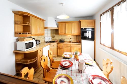 Appartement de 2 chambres a Les menuires a 600 m des pistes avec terrasse et wifi