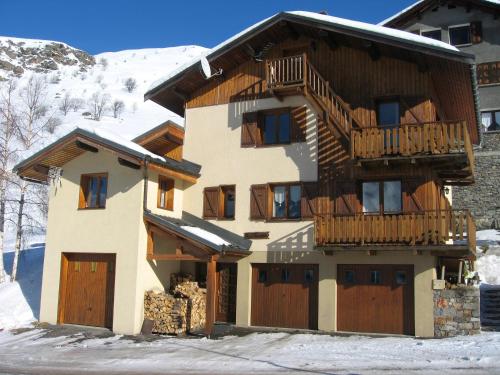 Appartement de 2 chambres a Les menuires a 600 m des pistes avec terrasse et wifi