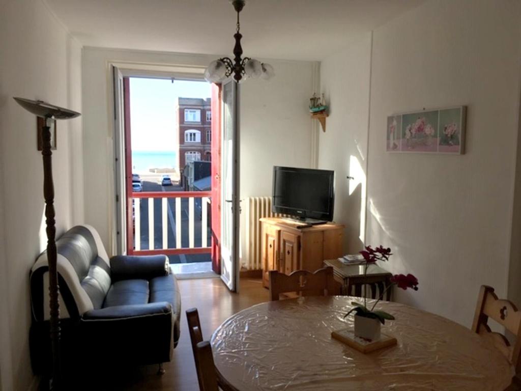 Appartement Appartement de 2 chambres a Mers les Bains a 100 m de la plage avec vue sur la mer et balcon 14 Avenue du Maréchal Foch 80350 Mers-les-Bains