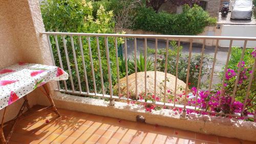 Appartement de 2 chambres a Sanary sur Mer a 300 m de la plage avec jardin clos