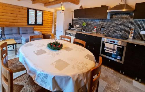 Appartement de 2 chambres avec jardin amenage et wifi a Courchevel a 6 km de la plage