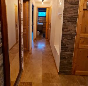 Appartement de 2 chambres avec jardin amenage et wifi a Courchevel a 6 km de la plage