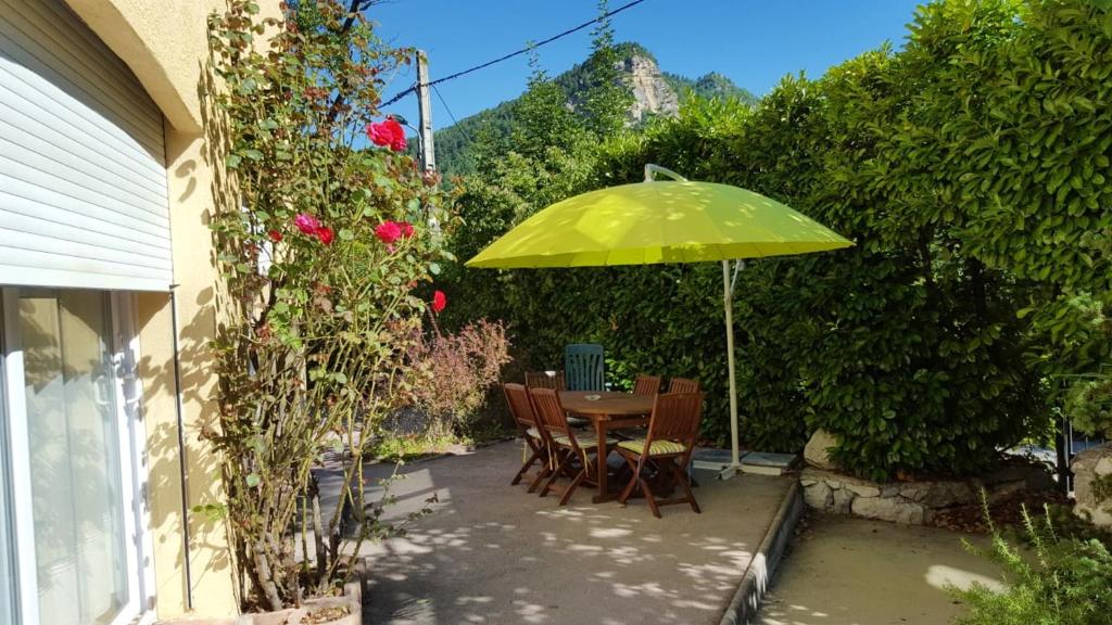 Appartement de 2 chambres avec jardin clos et wifi a Annot Chemin de Pré Martin, 04240 Annot