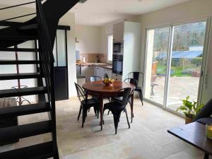 Appartement de 2 chambres avec jardin clos et wifi a Ferel a 9 km de la plage