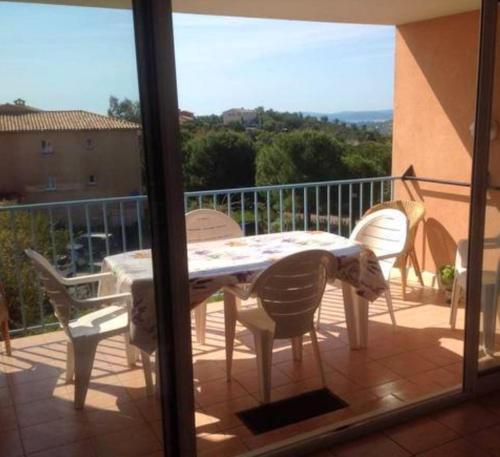Appartement de 2 chambres avec vue sur la mer piscine partagee et jardin clos a Roquebrunes sur Argens a 3 km de la plage