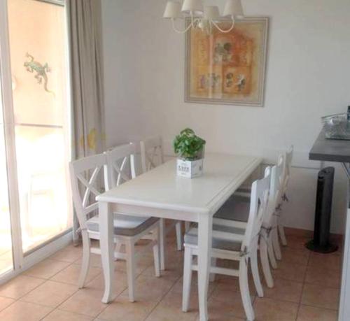 Appartement de 2 chambres avec vue sur la mer piscine partagee et jardin clos a Roquebrunes sur Argens a 3 km de la plage