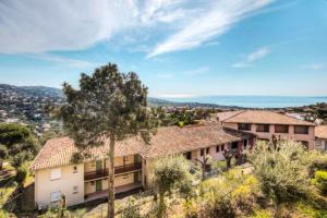 Appartement de 2 chambres avec vue sur la mer piscine partagee et jardin clos a Roquebrunes sur Argens a 3 km de la plage