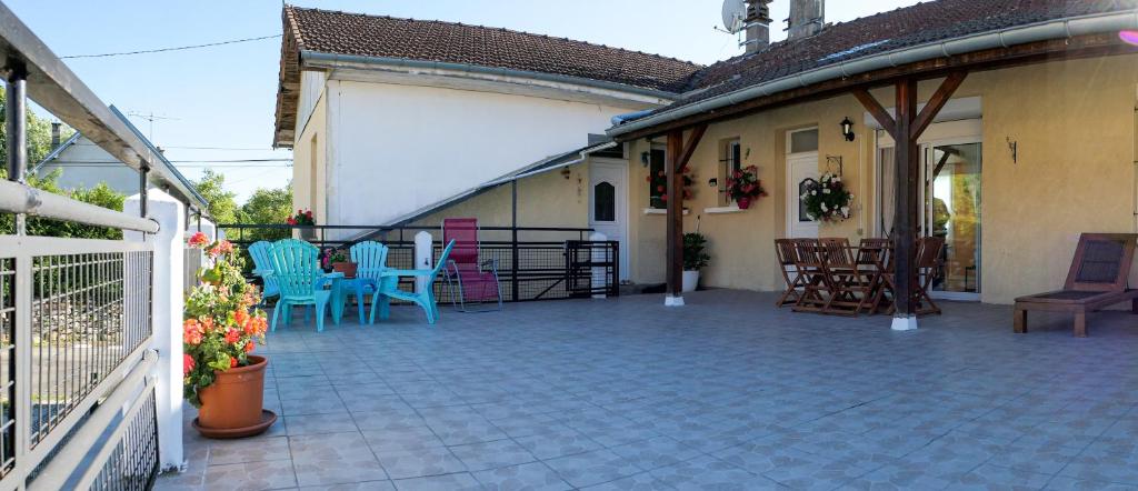 Appartement Appartement de 2 chambres avec vue sur la ville terrasse amenagee et wifi a Arinthod 21 Rue des Tilleuls Jura, Bourgogne-Franche-Comté 39240 Arinthod
