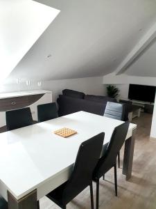 Appartement de 2 chambres avec vue sur le lac a Chateau Arnoux Saint Auban
