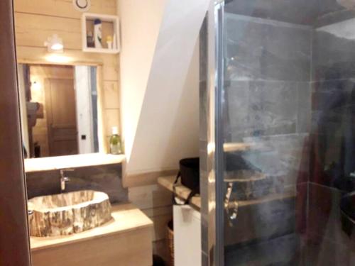 Appartement de 2 chambres avec wifi a Peone