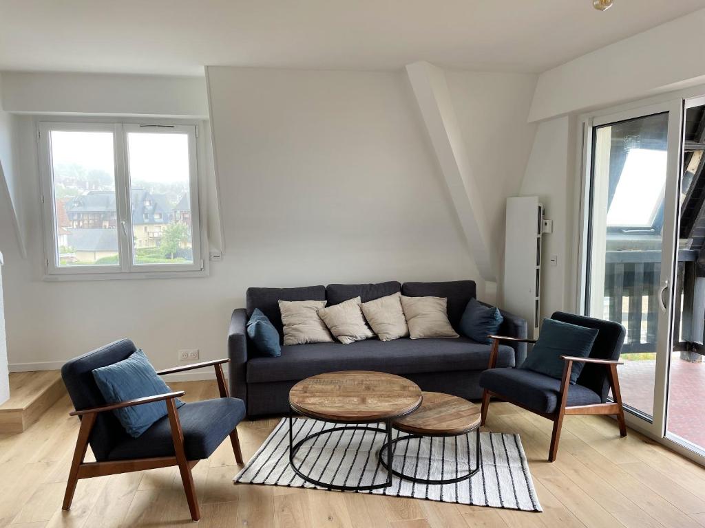 Appartement de 3 chambres a Benerville sur Mer a 10 m de la plage avec vue sur la mer balcon et wifi 44 Rue des Lais de Mer, 14910 Benerville-sur-Mer
