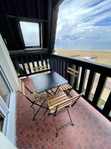 Appartement Appartement de 3 chambres a Benerville sur Mer a 10 m de la plage avec vue sur la mer balcon et wifi 44 Rue des Lais de Mer 14910 Benerville-sur-Mer Normandie