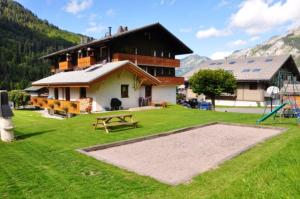 Appartement de 3 chambres a La Chapelle d'Abondance a 200 m des pistes avec jardin amenage