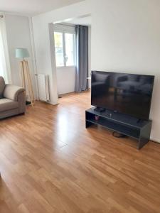 Appartement de 3 chambres avec jardin clos et wifi a Asnieres sur Seinea