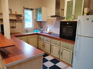 Appartement de 3 chambres avec piscine partagee jardin amenage et wifi a Berre les Alpes