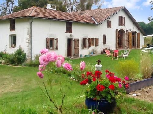 Appartement de 3 chambres avec piscine partagee jardin amenage et wifi a Orthevielle