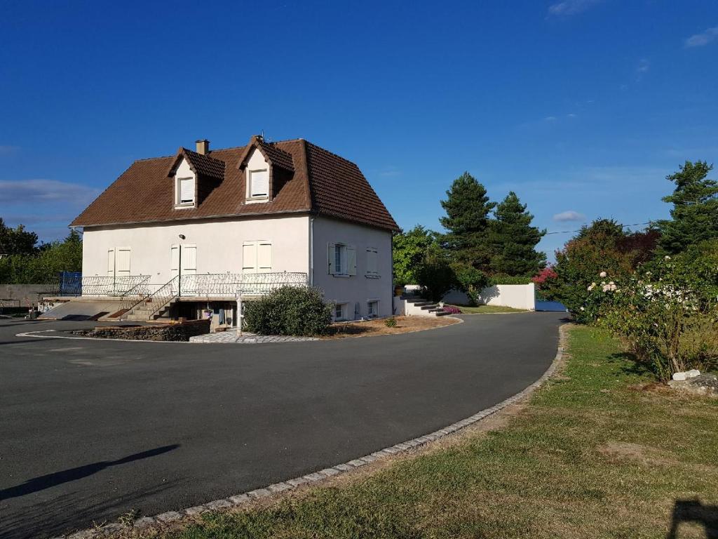 Appartement de 3 chambres avec piscine partagee jardin clos et wifi a Rustrel