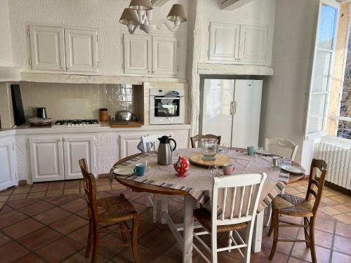 Appartement de 3 chambres avec piscine partagee jardin clos et wifi a Rustrel