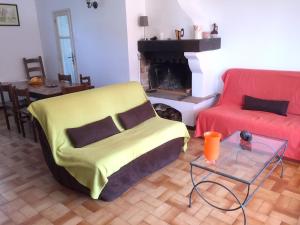 Appartement de 3 chambres avec vue sur la mer jardin clos et wifi a Saint Raphael a 1 km de la plage