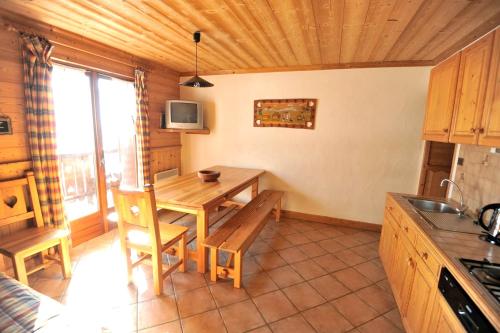 Appartement de 4 chambres a Champagny en Vanoise a 400 m des pistes avec jardin clos et wifi