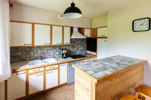 Appartement de 4 chambres a Saint Sorlin d'Arves a 100 m des pistes avec balcon amenage et wifi