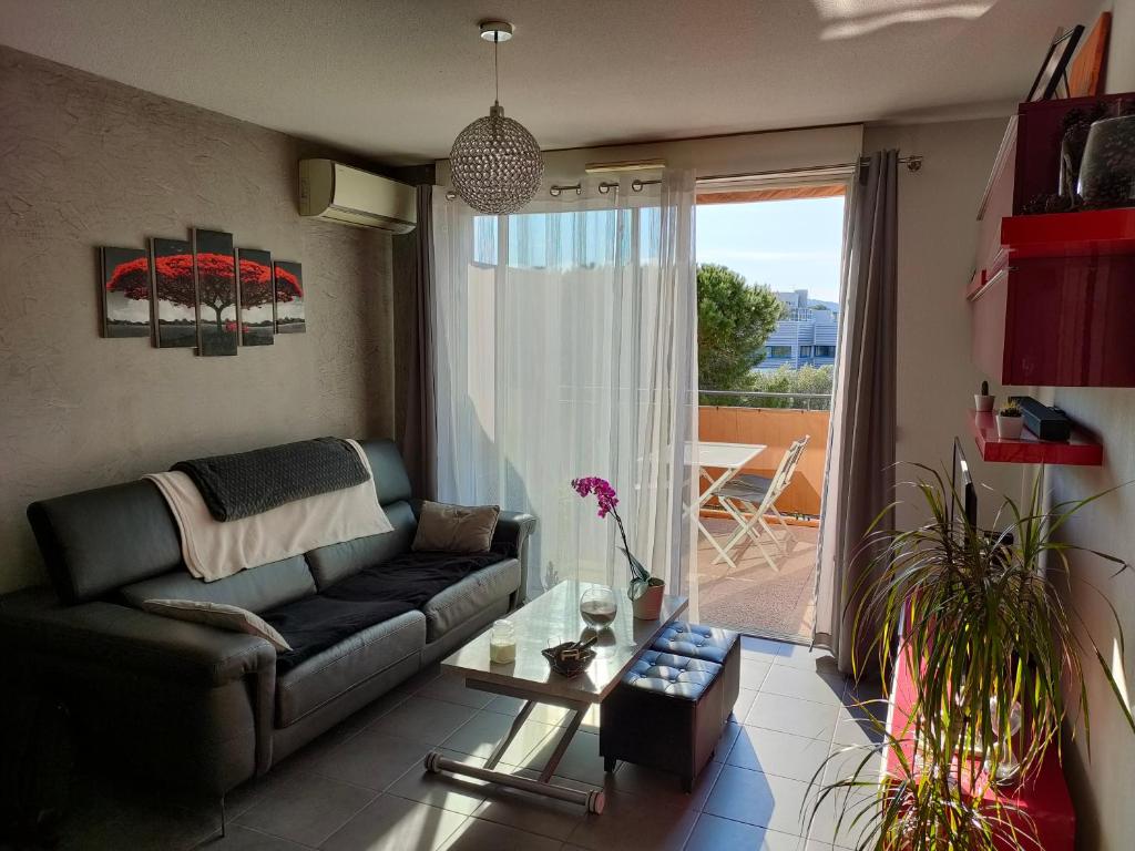 Appartement Appartement de 40m² avec terrasse proche plages 128 Avenue du Luxembourg 83500 La Seyne-sur-Mer