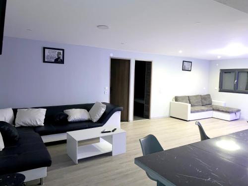 Appartement de 5 chambres avec jacuzzi terrasse et wifi a Fenay