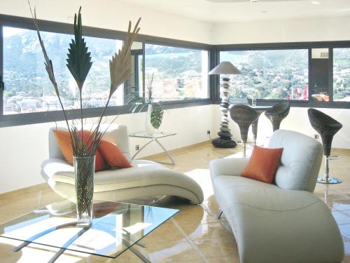 Appartement de 7 chambres avec vue sur la mer piscine privee et jardin clos a Calvi
