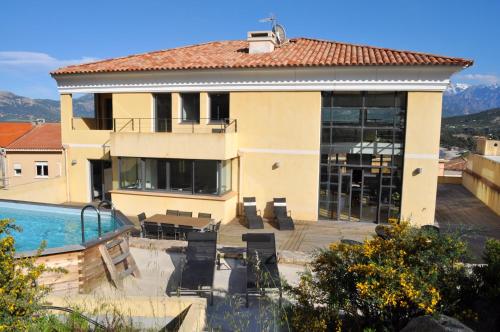 Appartement de 7 chambres avec vue sur la mer piscine privee et jardin clos a Calvi