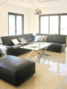Appartement de 7 chambres avec vue sur la mer piscine privee et jardin clos a Calvi
