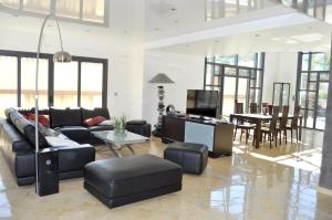 Appartement de 7 chambres avec vue sur la mer piscine privee et jardin clos a Calvi