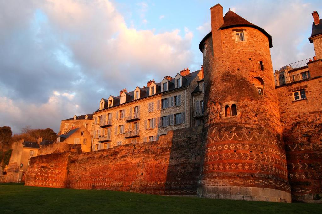 Appartement de Caractère au pied de la Muraille Romaine et Tour du Vivier 53 Rue de la Porte Saint Anne, 72000 Le Mans