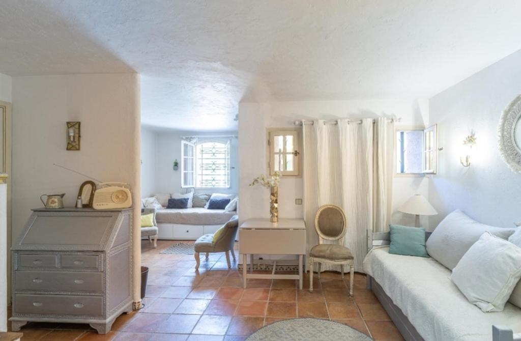 Appartement de charme 2-3 pièces Croix des Gardes Croisette Plages 25 Route du Village, 06400 Cannes