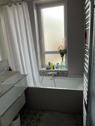 Appartement de charme 77 m2 proche commodités