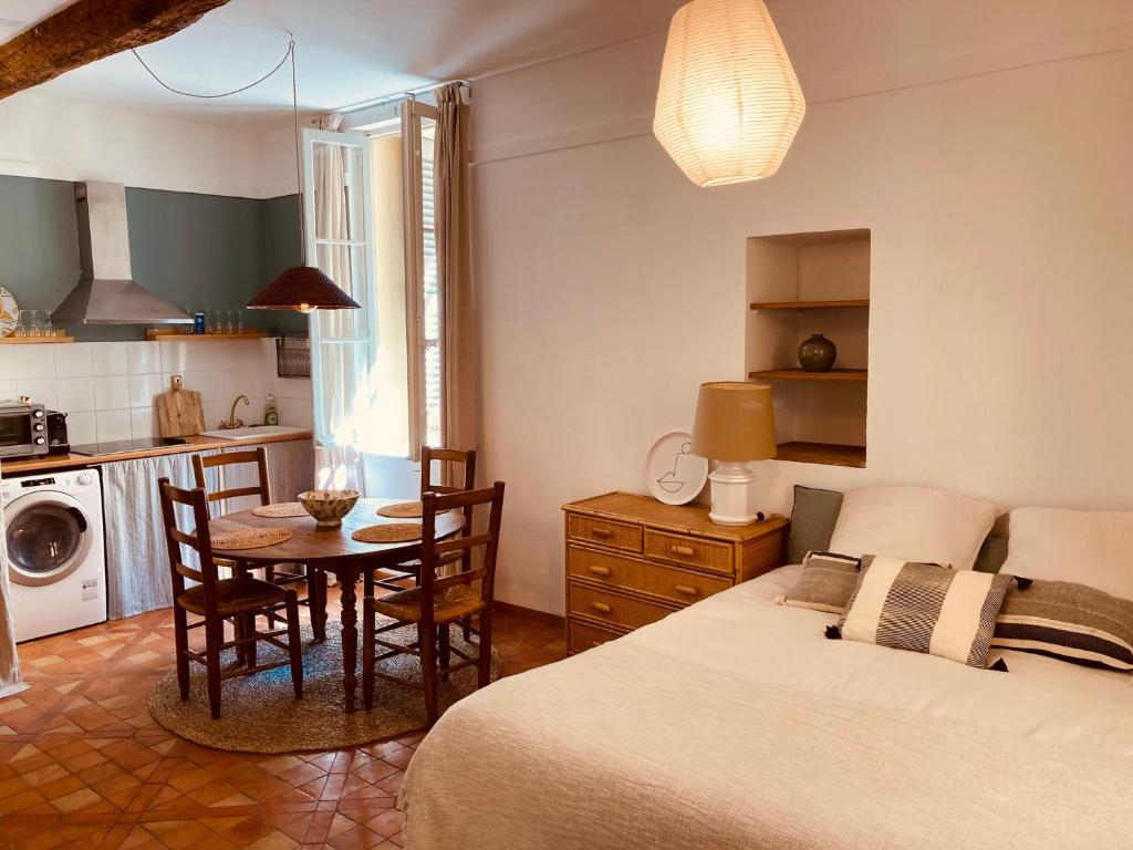 Appartement Appartement de charme au coeur du vieux Aix. 24 Rue Sallier 13100 Aix-en-Provence