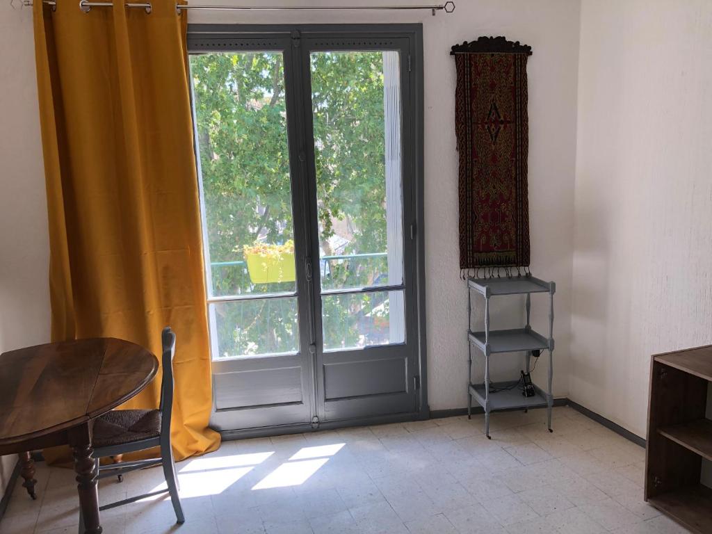 Appartement de charme Avignon CENTRE HISTORIQUE TERRASSE et BALCON Place PIE 3ème étage sans ascenseur 17 Rue Florence 3ème étage, 84000 Avignon