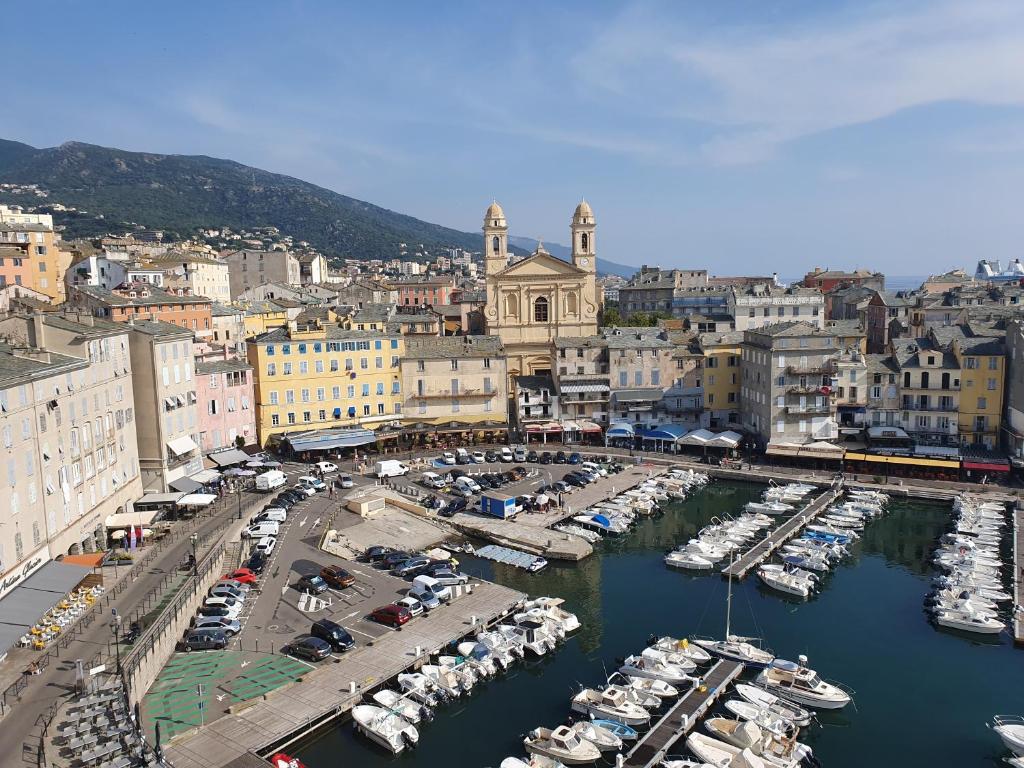 Appartement de charme citadelle Bastia 4 eme étage 11 Rue de la Paroisse, 20200 Bastia