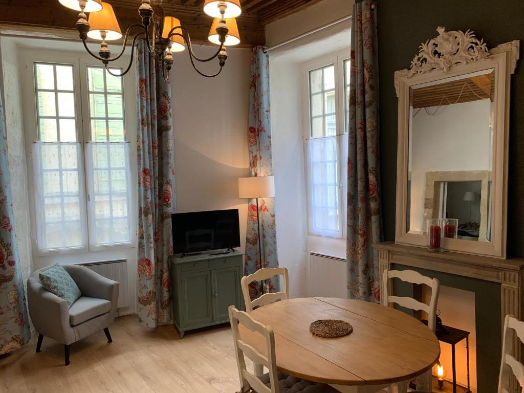 Appartement de charme dans le cœur historique d’Uzès 1er étage 2 Rue de la Calade, 30700 Uzès