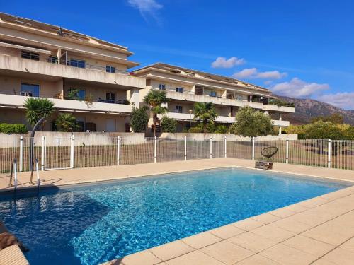 Appartement de charme dans résidence avec piscine