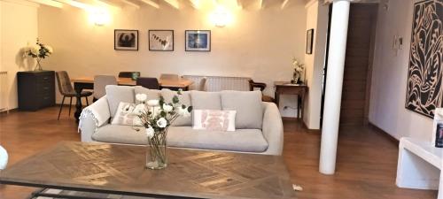 Appartement de charme en centre ville 150 m2 , terrasse, clim, cheminée, wifi