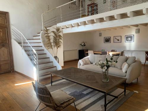 Appartement de charme en centre ville 150 m2 , terrasse, clim, cheminée, wifi