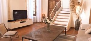 Appartement de charme en centre ville 150 m2 , terrasse, clim, cheminée, wifi