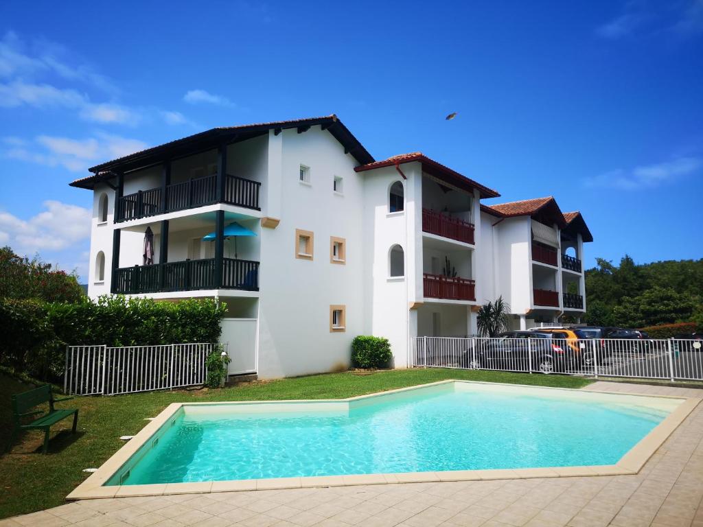 Appartement de charme, piscine, proche des plages 50 Rue de Subernoa, 64700 Hendaye