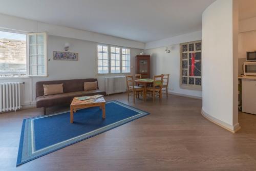 APPARTEMENT DE CHARME - VUE SUR REMPARTS - 2 PERSONNES - WiFI GRATUIT