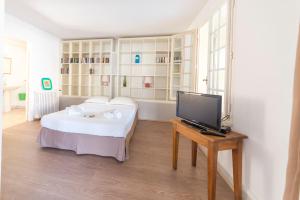 APPARTEMENT DE CHARME - VUE SUR REMPARTS - 2 PERSONNES - WiFI GRATUIT