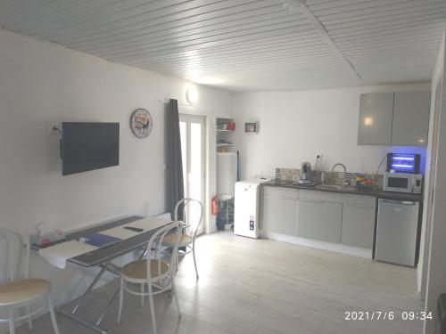 Appartement de résidence a Le Boulou centre ville-reservation nuit ou semaine pour 2 adultes-2 enfants - Hébergement de particulier - Meublé de tourisme 2 étoiles