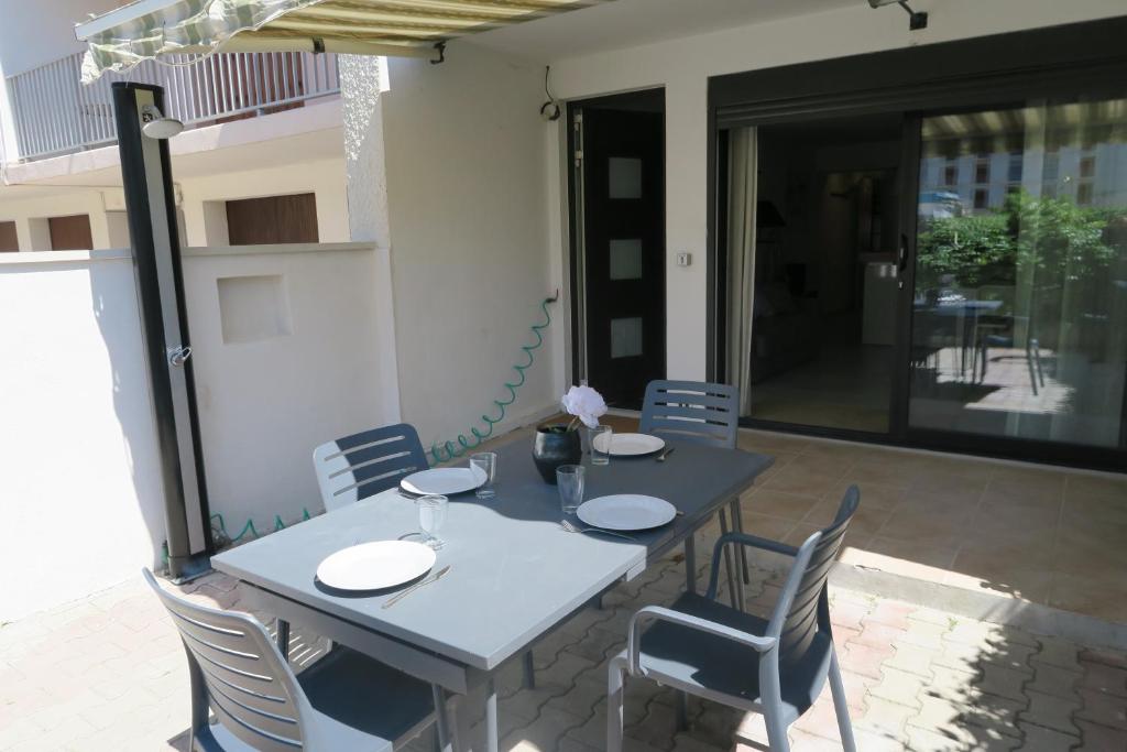 Appartement de standing avec belle terrasse 100m plages rdc 237 rue paul valerie, 30240 Le Grau-du-Roi