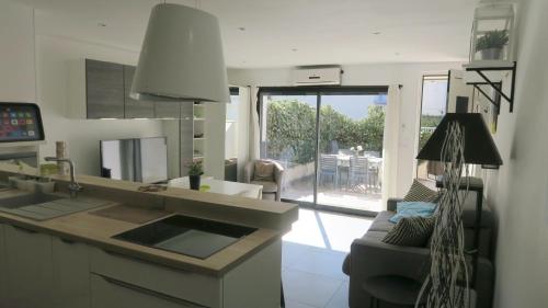 Appartement de standing avec belle terrasse 100m plages